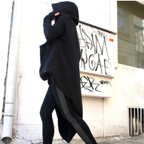 Aakasha Black High-low Tunic Hoodie with Tulip Hem.  Size Small - Picture 4 of 8
